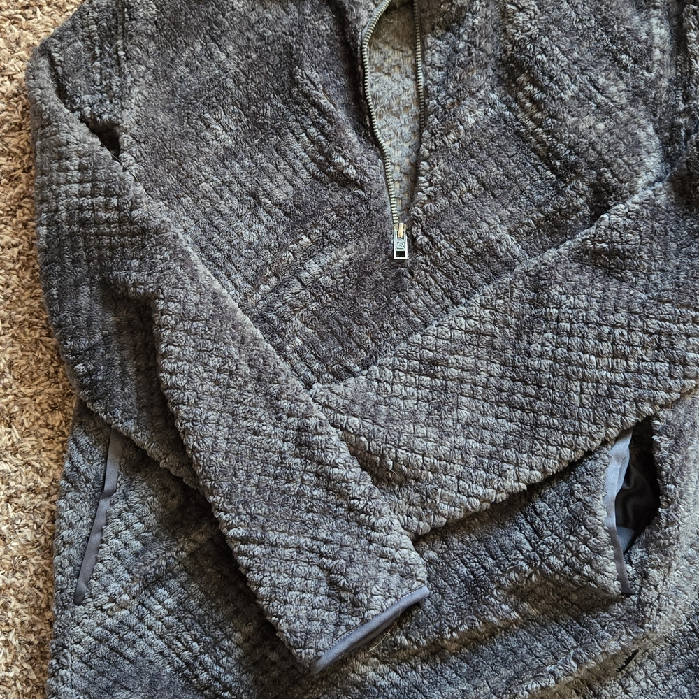 Avalanche Women's Textured Gray Pullover
